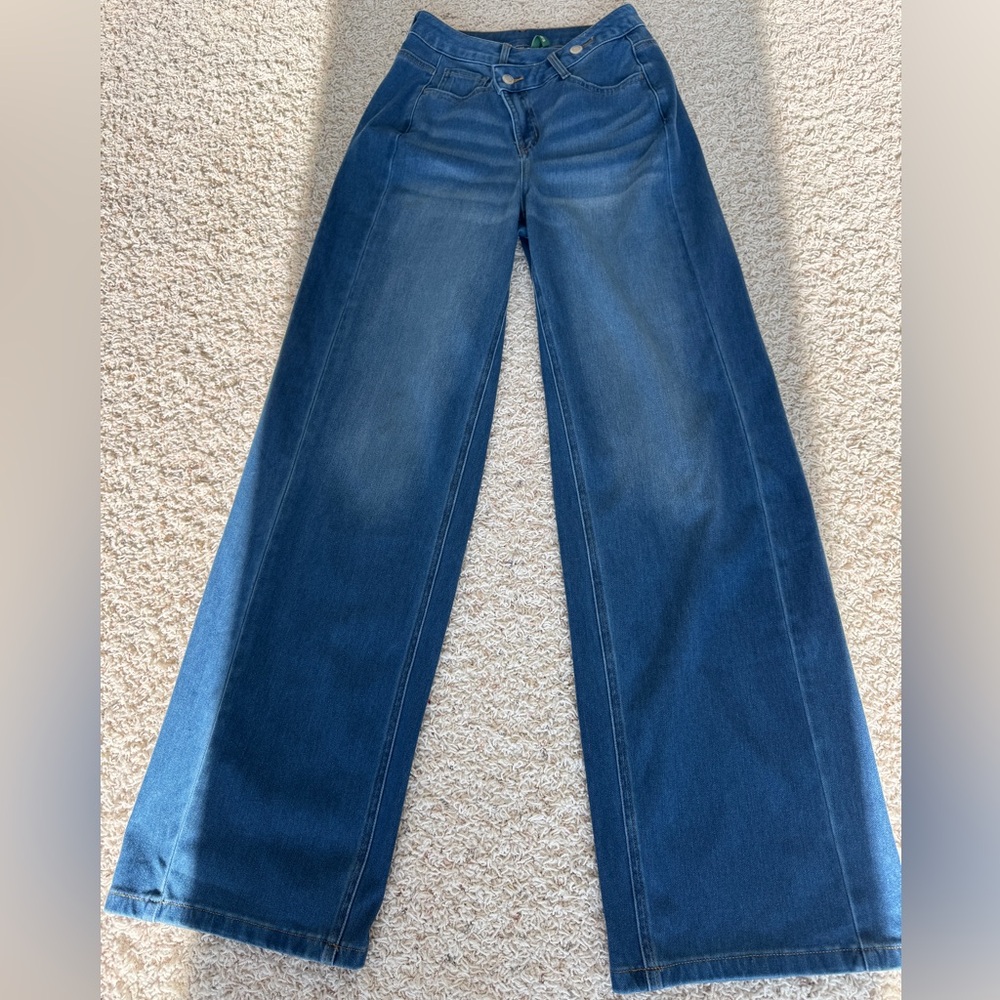 Halara XS wide leg jeans with funky fly button closure Tall